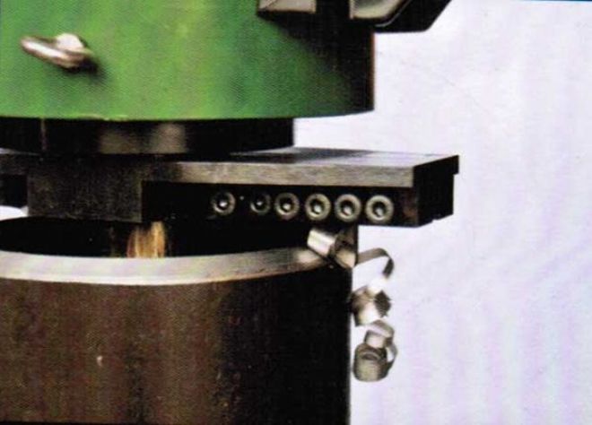 點擊查看詳細信息<br>標題：管子坡口機工作照 閱讀次數(shù)：10825