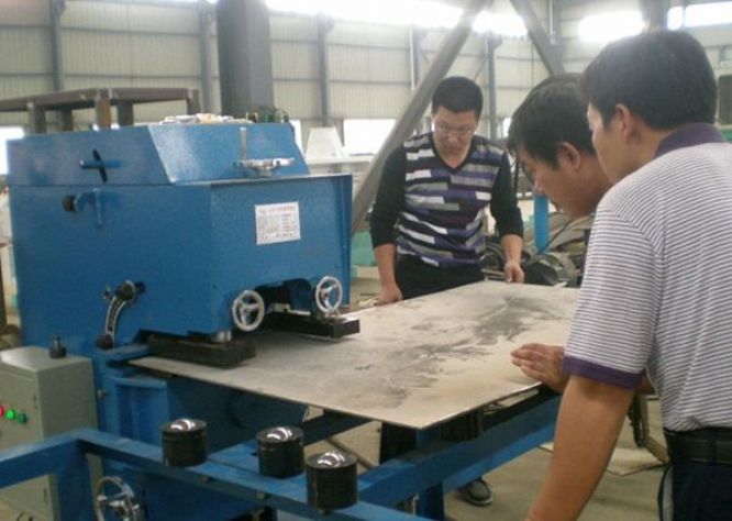 點擊查看詳細信息<br>標題：固定式平板坡口機工作照 閱讀次數(shù)：10983