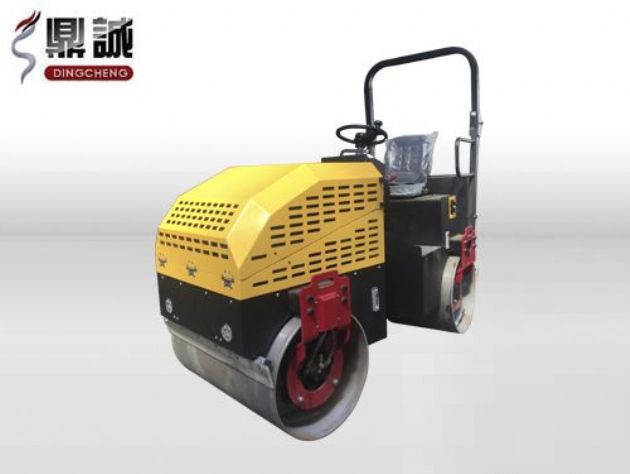 點(diǎn)擊查看詳細(xì)信息<br>標(biāo)題：2.5噸全液壓座駕式振動(dòng)壓路機(jī) 閱讀次數(shù)：14154