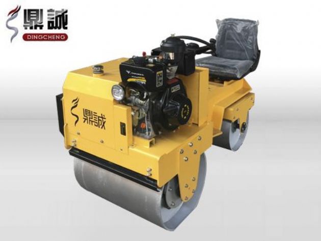 點(diǎn)擊查看詳細(xì)信息<br>標(biāo)題：DC850C座駕式壓路機(jī) 閱讀次數(shù)：14813